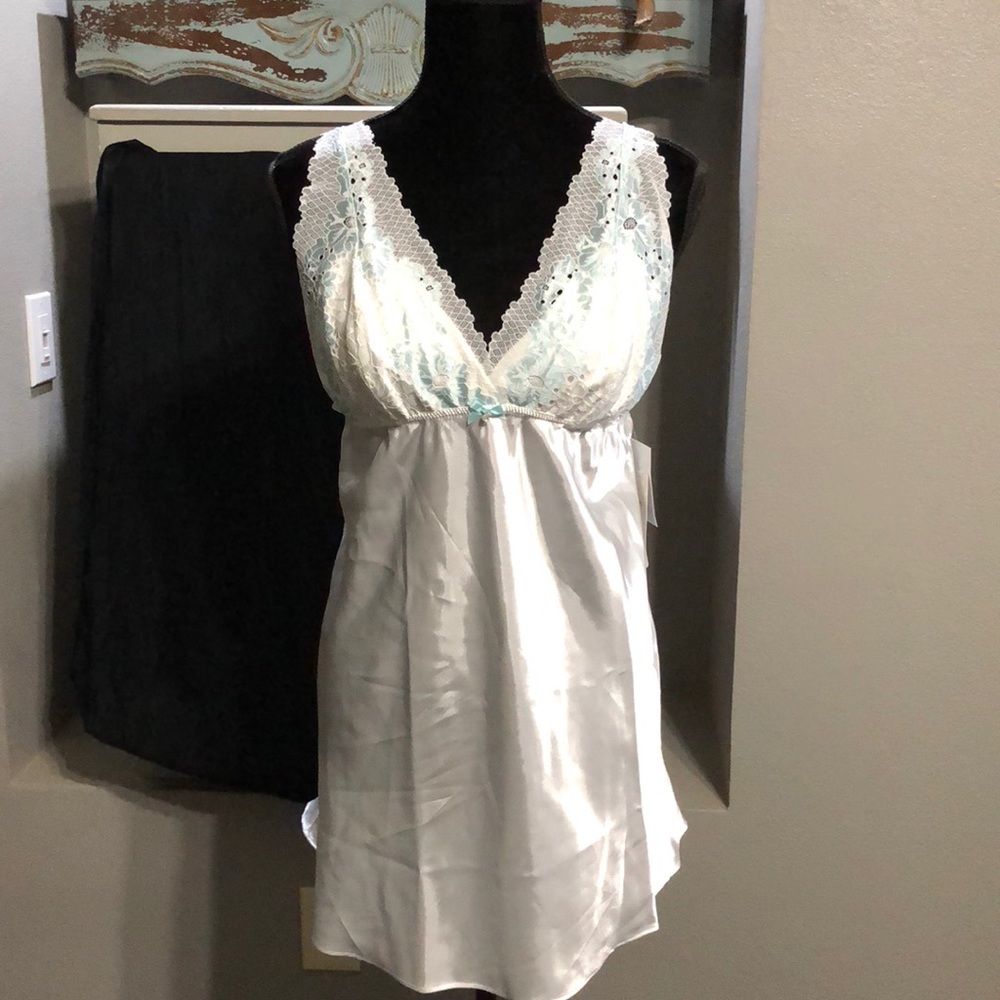 Flora sleeveless lingerie with delicate lacing.NWT